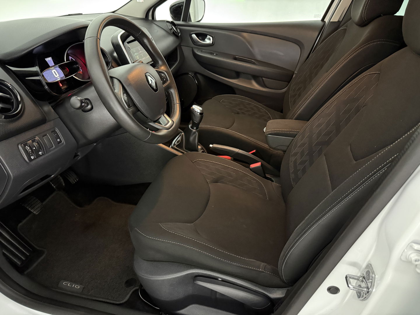 Renault Clio 0.9 TCe Limited | Carplay | LED | Cruise | Airco | Navigatie | Keyless | Parkeersens.