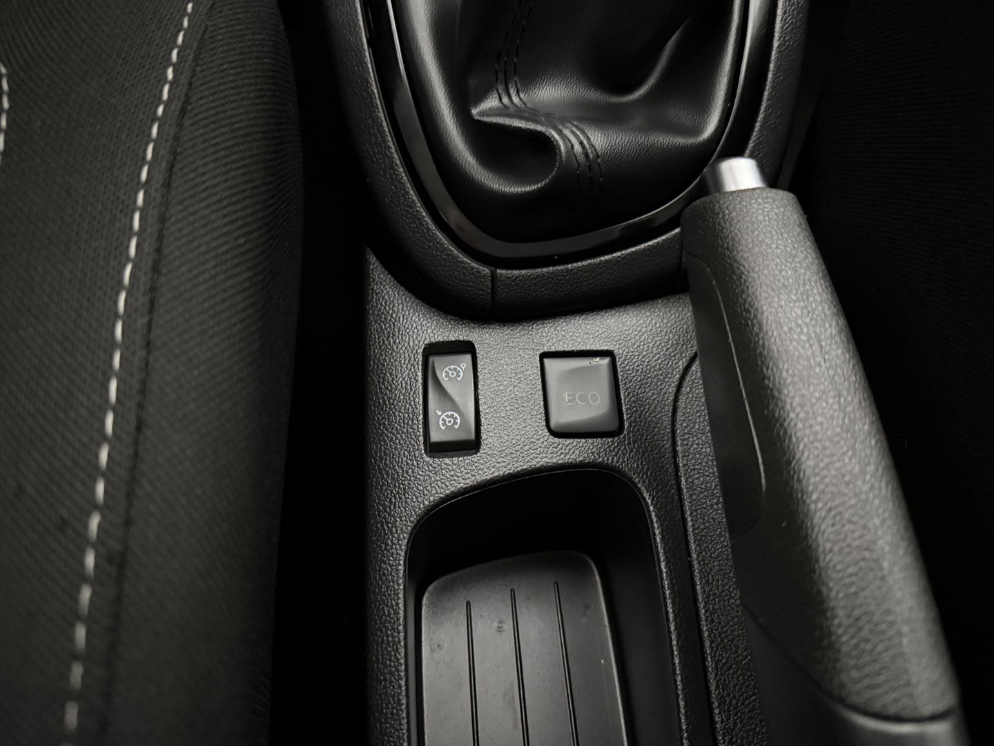 Renault Clio 0.9 TCe Limited | Carplay | LED | Cruise | Airco | Navigatie | Keyless | Parkeersens.