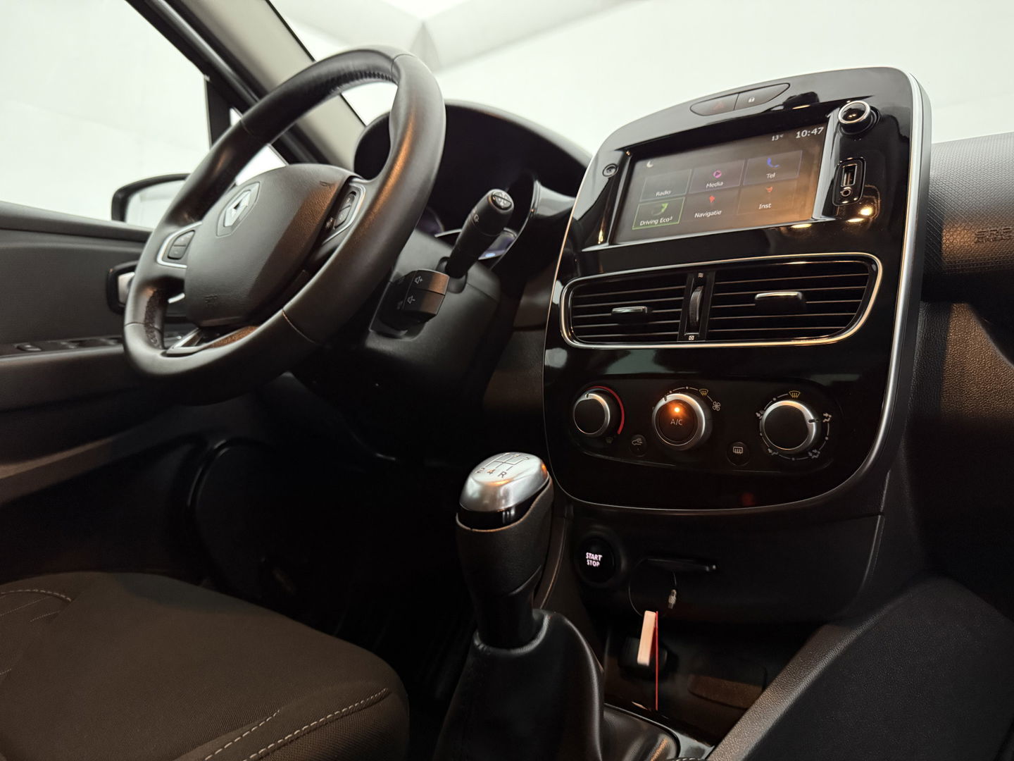 Renault Clio 0.9 TCe Limited | Carplay | LED | Cruise | Airco | Navigatie | Keyless | Parkeersens.
