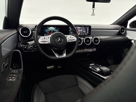 Mercedes-Benz CLA-Klasse 180 AMG | Pano | Camera | Virtual | LED | Cruise | Navigatie | Parkeersens.