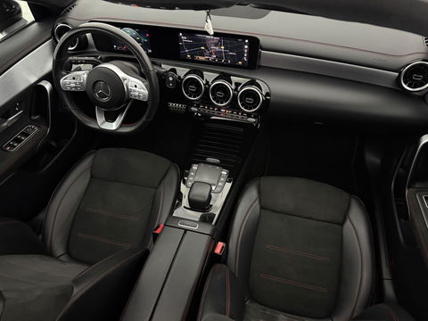 Mercedes-Benz CLA-Klasse 180 AMG | Pano | Camera | Virtual | LED | Cruise | Navigatie | Parkeersens.