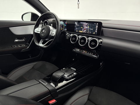 Mercedes-Benz CLA-Klasse 180 AMG | Pano | Camera | Virtual | LED | Cruise | Navigatie | Parkeersens.