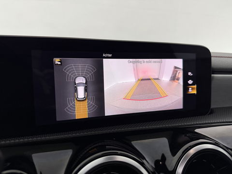 Mercedes-Benz CLA-Klasse 180 AMG | Pano | Camera | Virtual | LED | Cruise | Navigatie | Parkeersens.
