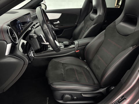 Mercedes-Benz CLA-Klasse 180 AMG | Pano | Camera | Virtual | LED | Cruise | Navigatie | Parkeersens.