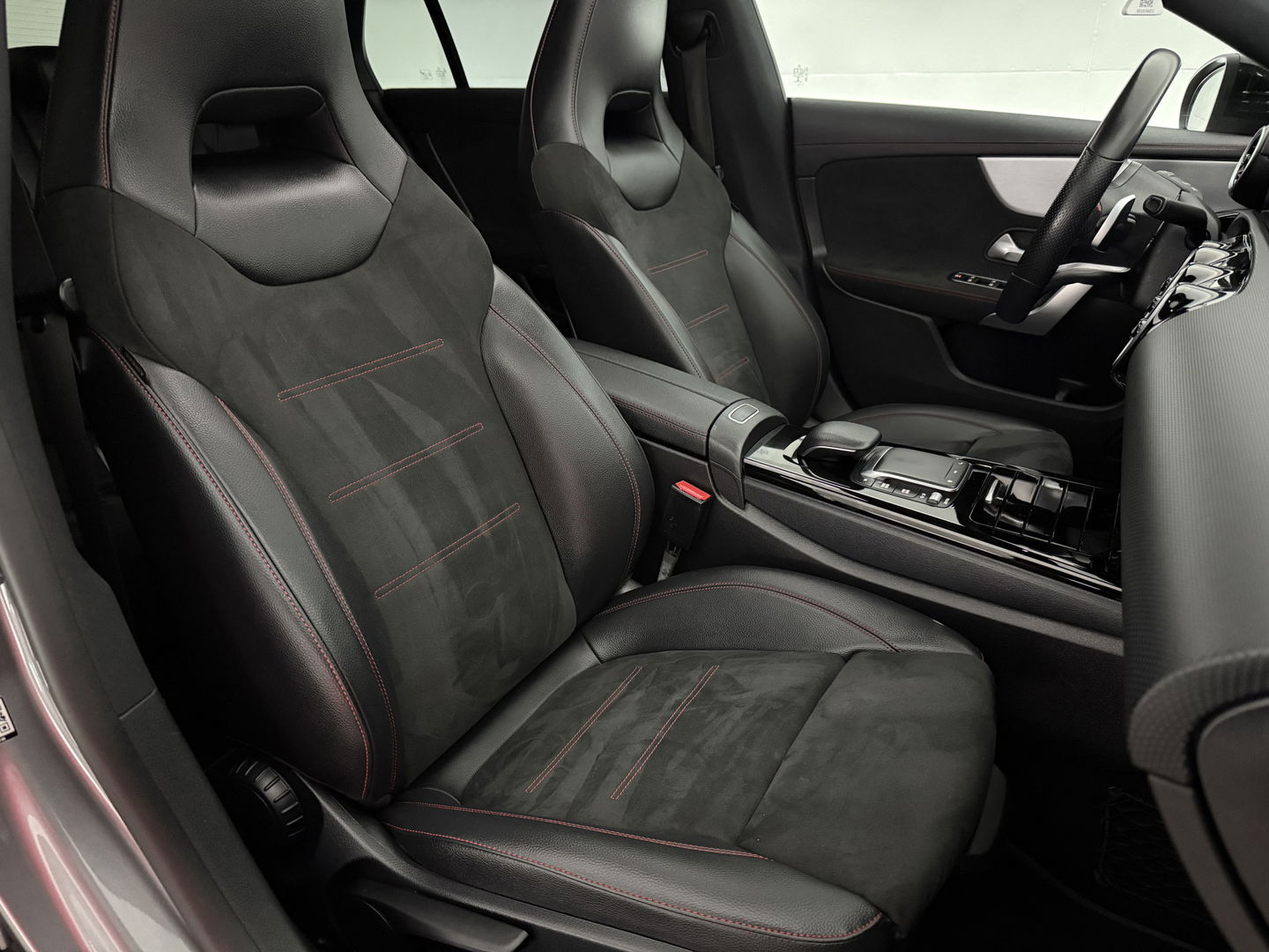 Mercedes-Benz CLA-Klasse 180 AMG | Pano | Camera | Virtual | LED | Cruise | Navigatie | Parkeersens.