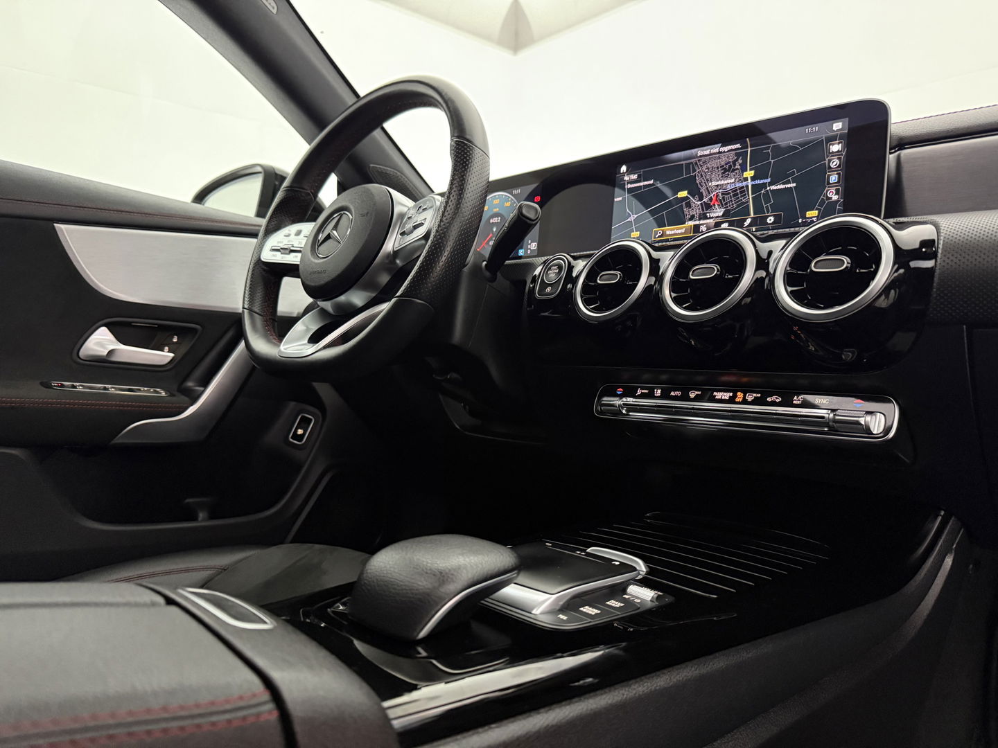 Mercedes-Benz CLA-Klasse 180 AMG | Pano | Camera | Virtual | LED | Cruise | Navigatie | Parkeersens.