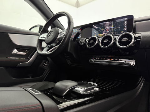 Mercedes-Benz CLA-Klasse 180 AMG | Pano | Camera | Virtual | LED | Cruise | Navigatie | Parkeersens.