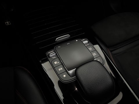 Mercedes-Benz CLA-Klasse 180 AMG | Pano | Camera | Virtual | LED | Cruise | Navigatie | Parkeersens.