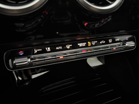 Mercedes-Benz CLA-Klasse 180 AMG | Pano | Camera | Virtual | LED | Cruise | Navigatie | Parkeersens.