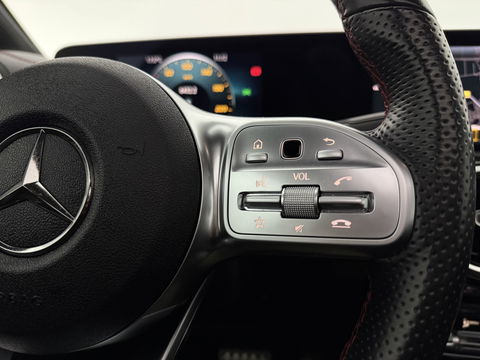 Mercedes-Benz CLA-Klasse 180 AMG | Pano | Camera | Virtual | LED | Cruise | Navigatie | Parkeersens.
