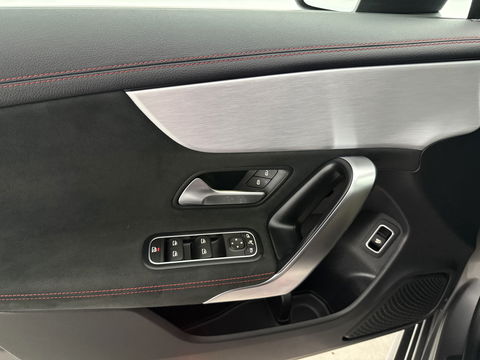 Mercedes-Benz CLA-Klasse 180 AMG | Pano | Camera | Virtual | LED | Cruise | Navigatie | Parkeersens.