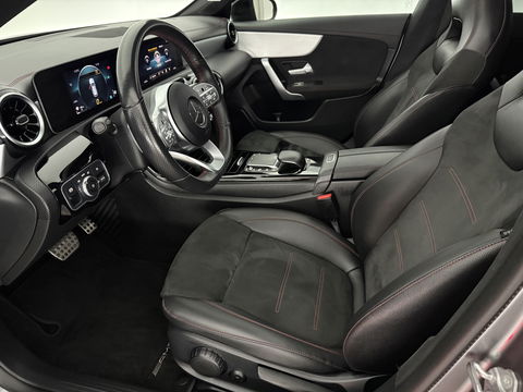 Mercedes-Benz CLA-Klasse 180 AMG | Pano | Camera | Virtual | LED | Cruise | Navigatie | Parkeersens.