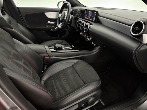 Mercedes-Benz CLA-Klasse 180 AMG | Pano | Camera | Virtual | LED | Cruise | Navigatie | Parkeersens.