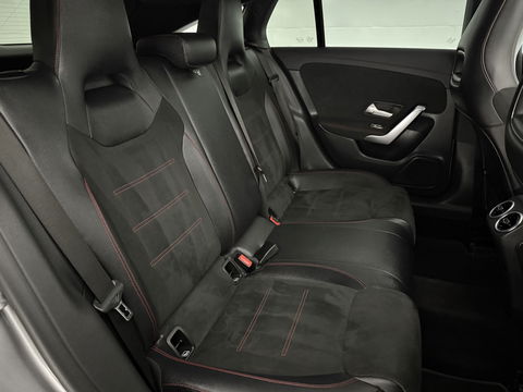 Mercedes-Benz CLA-Klasse 180 AMG | Pano | Camera | Virtual | LED | Cruise | Navigatie | Parkeersens.