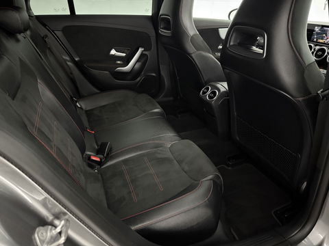 Mercedes-Benz CLA-Klasse 180 AMG | Pano | Camera | Virtual | LED | Cruise | Navigatie | Parkeersens.