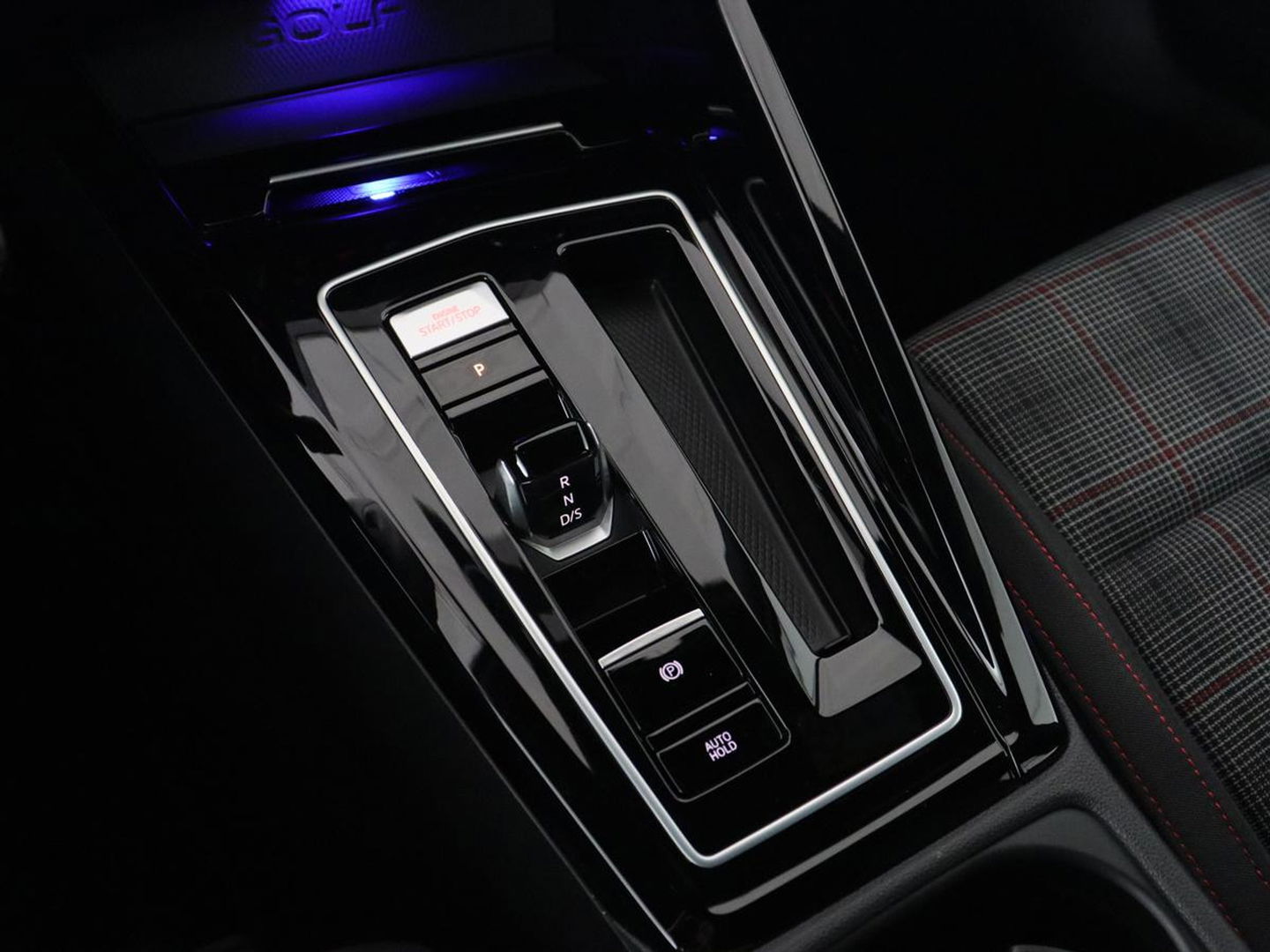 Volkswagen Golf 2.0 TSI GTI | Carplay | Sfeerverlichting | LED Plus | Sportstoelen | Parkeerhulp | Cruise control | Digital Cockpit | Climate control