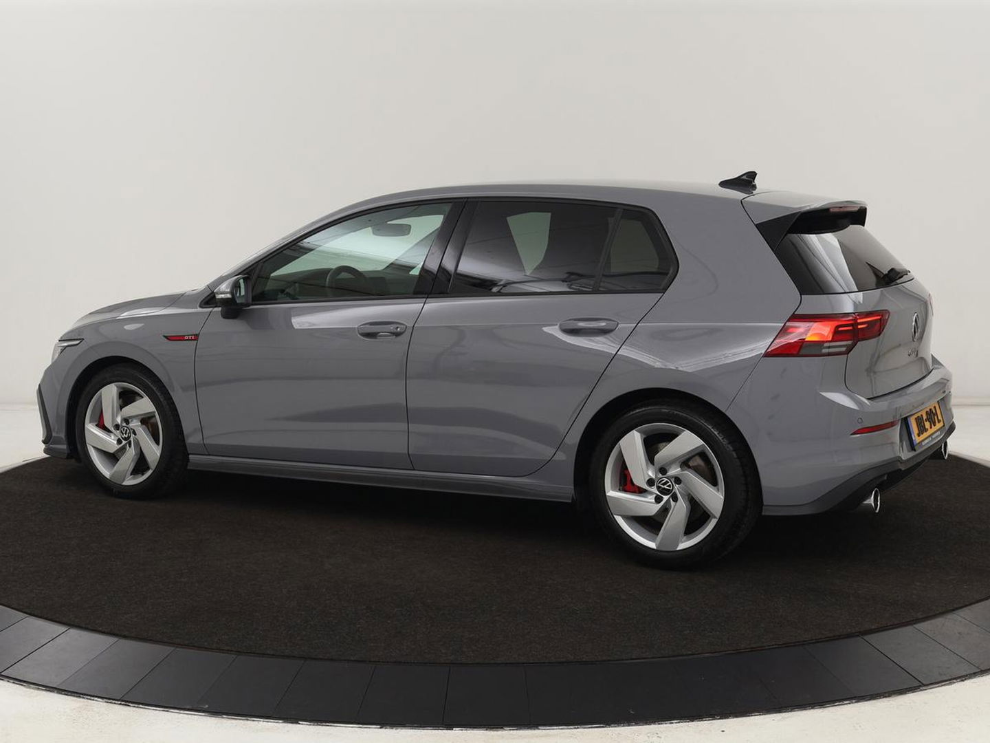 Volkswagen Golf 2.0 TSI GTI | Carplay | Sfeerverlichting | LED Plus | Sportstoelen | Parkeerhulp | Cruise control | Digital Cockpit | Climate control