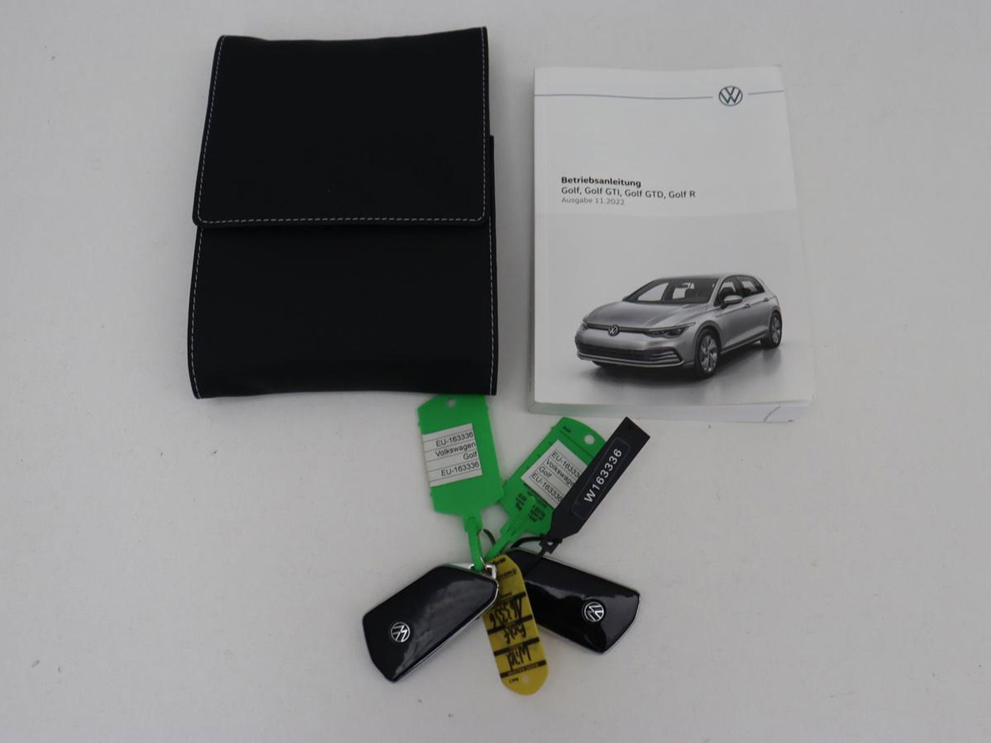 Volkswagen Golf 2.0 TSI GTI | Carplay | Sfeerverlichting | LED Plus | Sportstoelen | Parkeerhulp | Cruise control | Digital Cockpit | Climate control