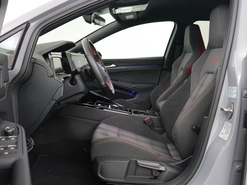 Volkswagen Golf 2.0 TSI GTI | Carplay | Sfeerverlichting | LED Plus | Sportstoelen | Parkeerhulp | Cruise control | Digital Cockpit | Climate control