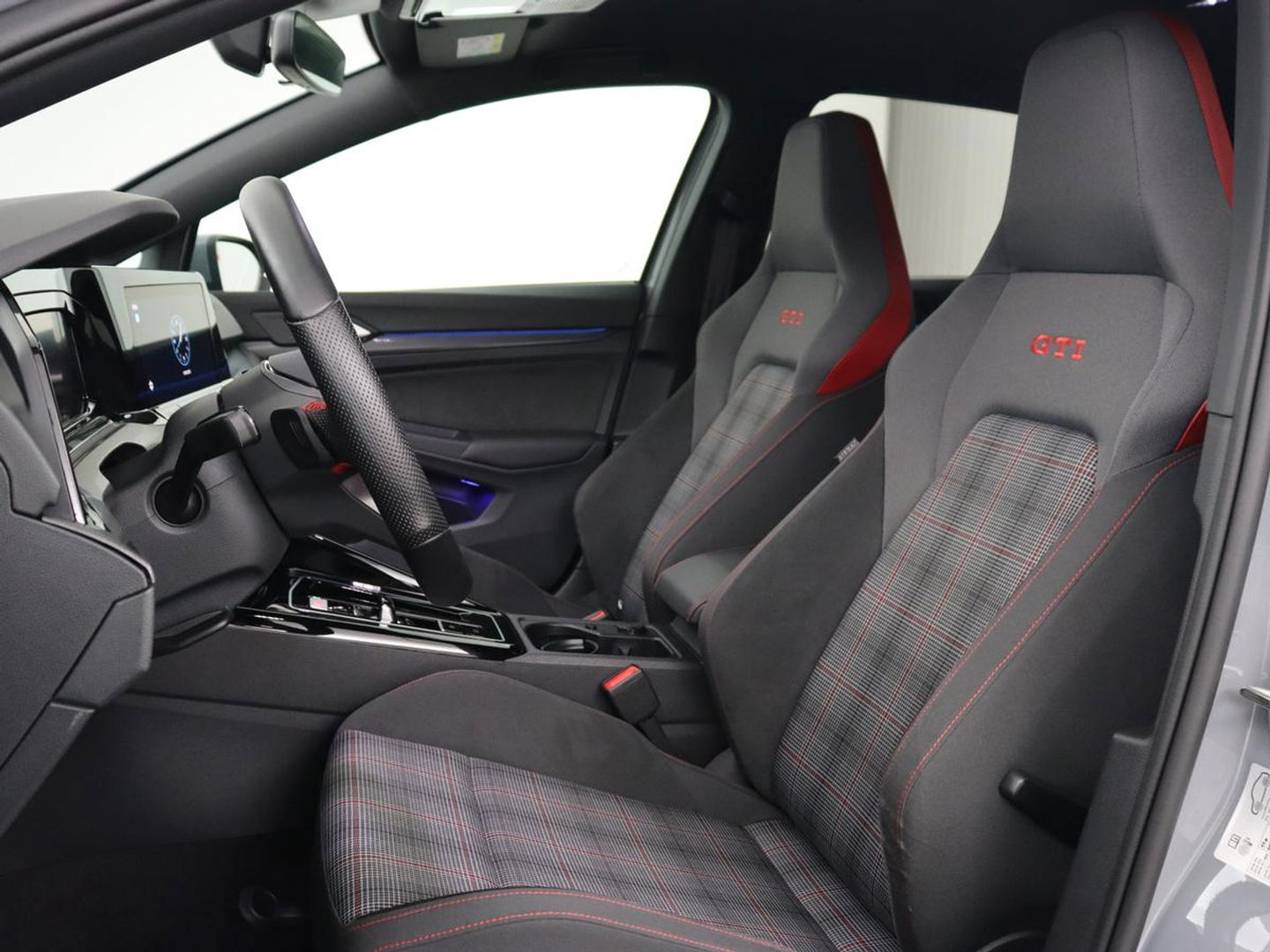 Volkswagen Golf 2.0 TSI GTI | Carplay | Sfeerverlichting | LED Plus | Sportstoelen | Parkeerhulp | Cruise control | Digital Cockpit | Climate control