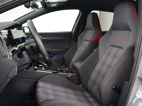 Volkswagen Golf 2.0 TSI GTI | Carplay | Sfeerverlichting | LED Plus | Sportstoelen | Parkeerhulp | Cruise control | Digital Cockpit | Climate control