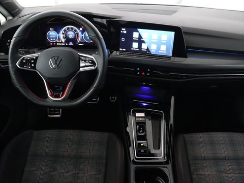 Volkswagen Golf 2.0 TSI GTI | Carplay | Sfeerverlichting | LED Plus | Sportstoelen | Parkeerhulp | Cruise control | Digital Cockpit | Climate control