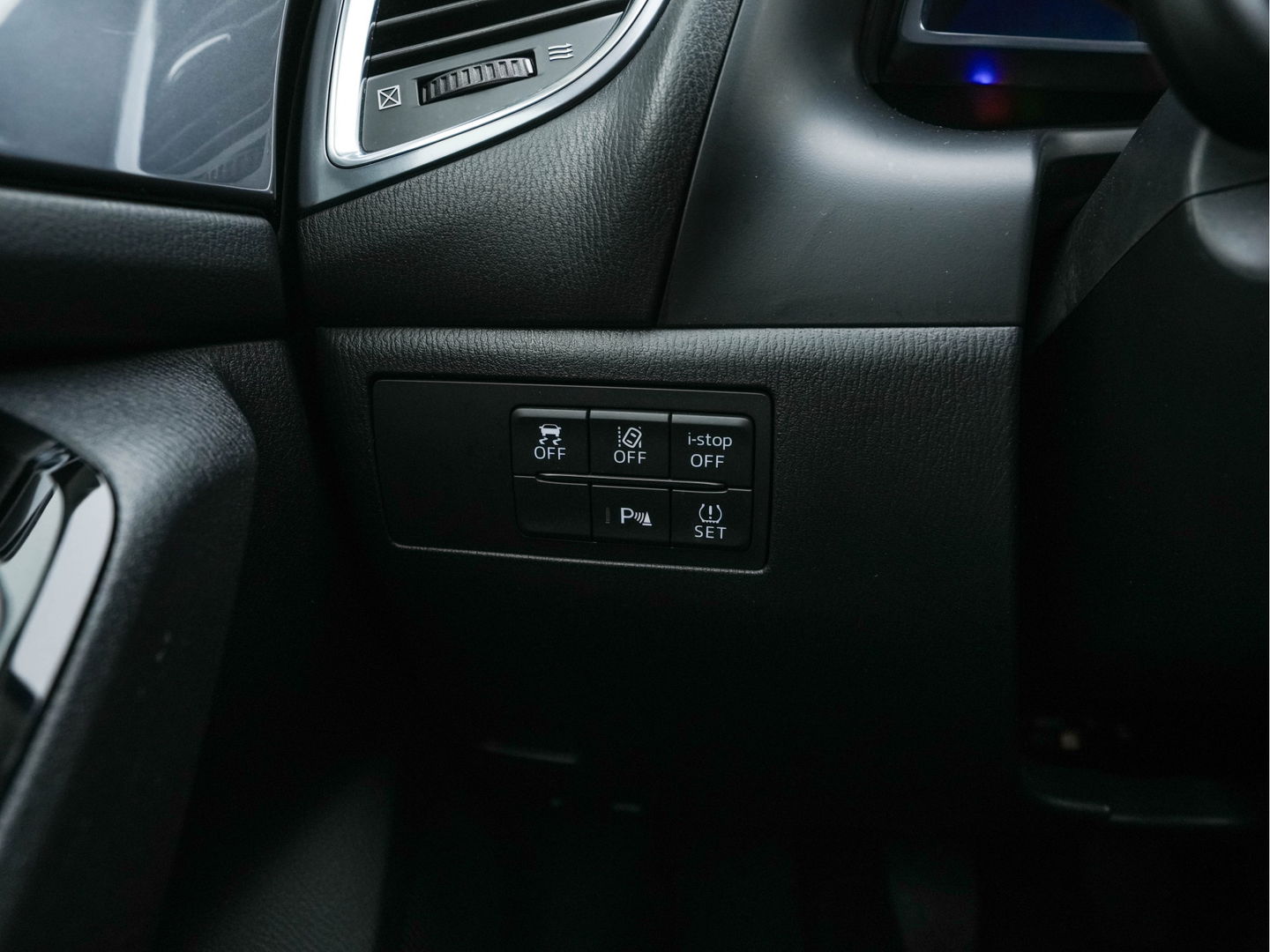 Mazda 3 2.0 SkyActiv-G 120 GT-M (INCL-BTW) *LUXURY-LEATHER | FULL-LED | ADAPTIVE-CRUISE | BLIND-SPOT |  BOSE-SOUND | CAMERA | KEYLESS | DAB+ | HEATED-SPORTSEATS | NAVI-FULLMAP | HEAD-UP | PRIVACY-GLASS | LANE-ASSIST | 18''A