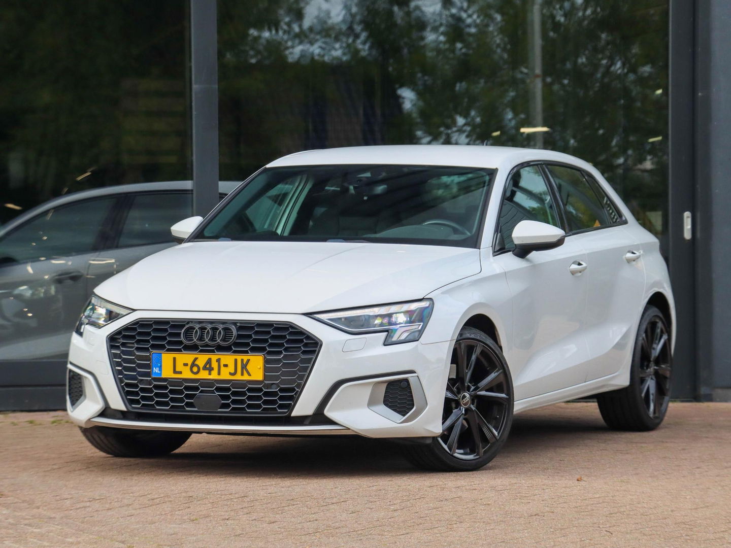 Audi A3 Sportback 30 TFSI Business edition Automaat | Matrix LED | Sportstoelen