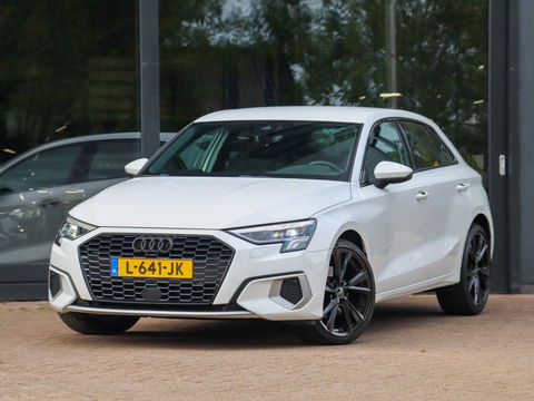 Audi A3 Sportback 30 TFSI Business edition Automaat | Matrix LED | Sportstoelen