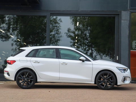 Audi A3 Sportback 30 TFSI Business edition Automaat | Matrix LED | Sportstoelen