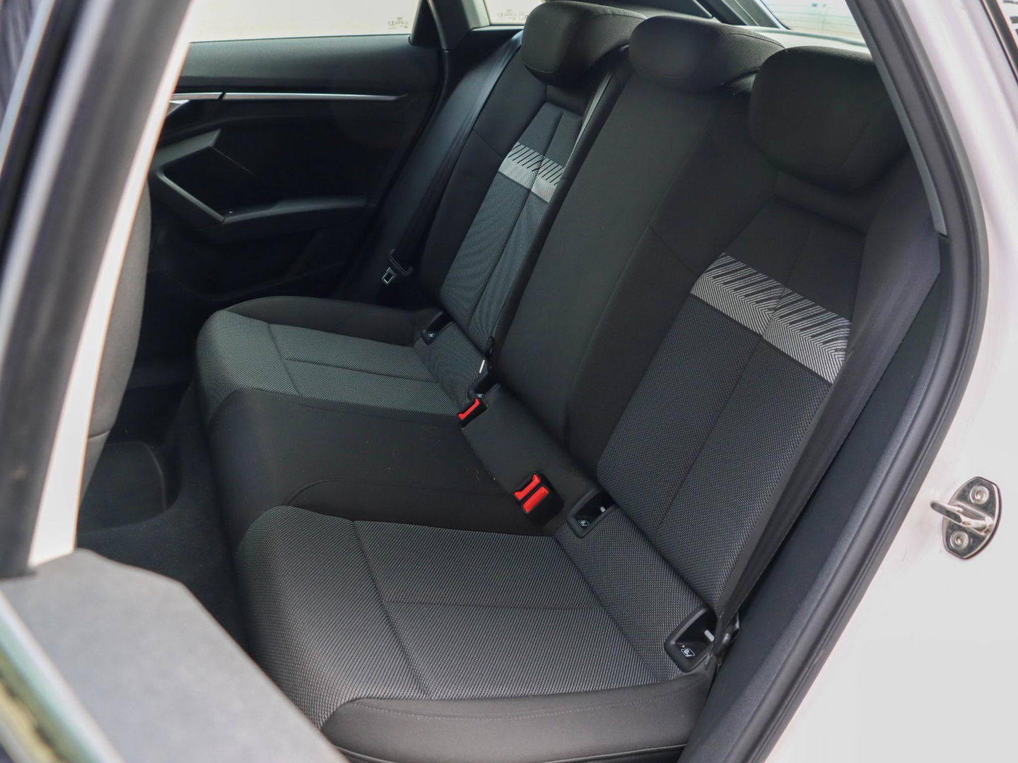 Audi A3 Sportback 30 TFSI Business edition Automaat | Matrix LED | Sportstoelen
