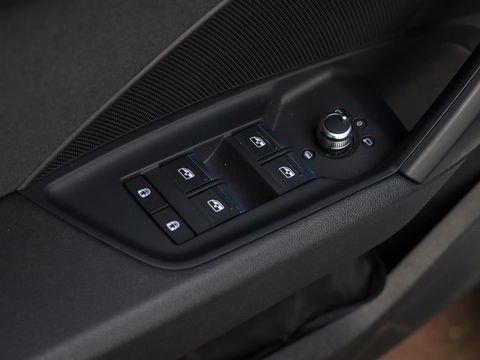 Audi A3 Sportback 30 TFSI Business edition Automaat | Matrix LED | Sportstoelen