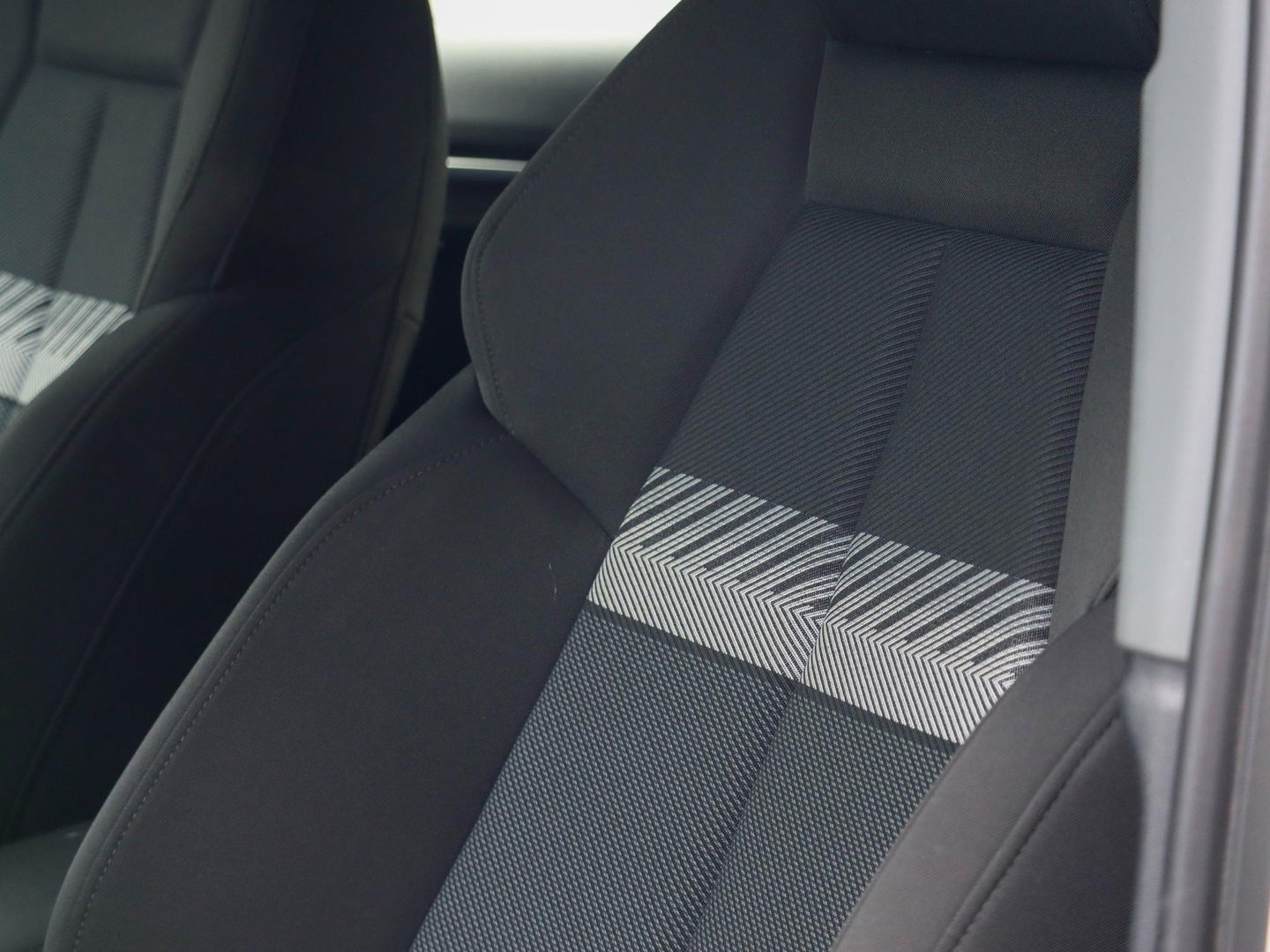 Audi A3 Sportback 30 TFSI Business edition Automaat | Matrix LED | Sportstoelen