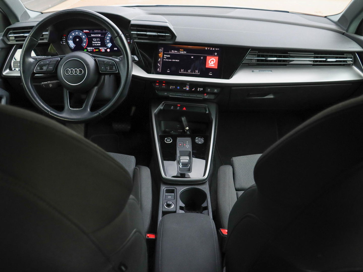 Audi A3 Sportback 30 TFSI Business edition Automaat | Matrix LED | Sportstoelen