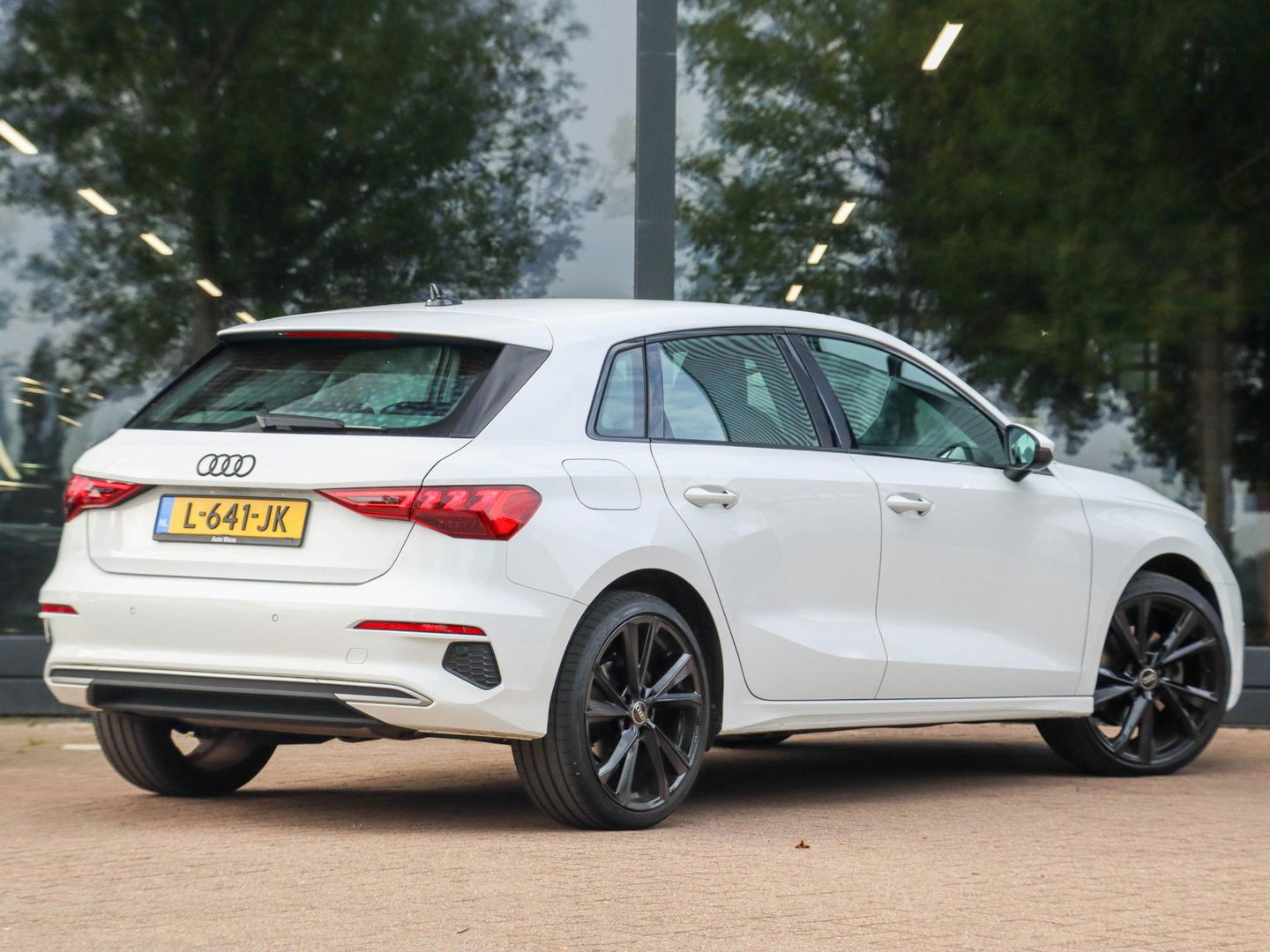 Audi A3 Sportback 30 TFSI Business edition Automaat | Matrix LED | Sportstoelen