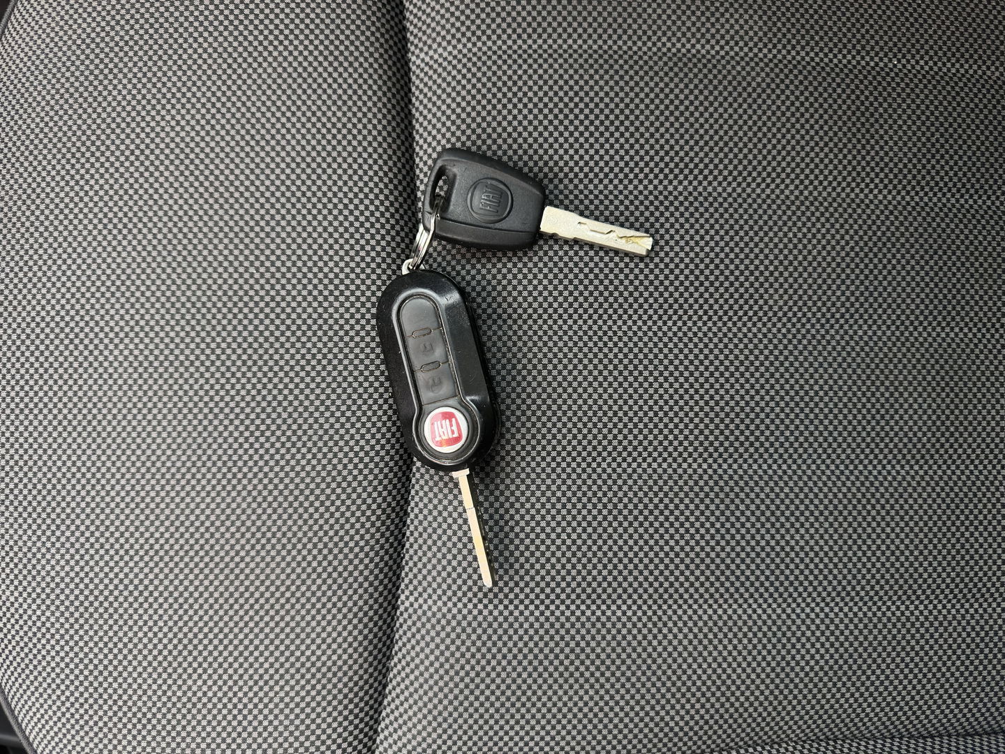 Fiat 500 0.9 TwinAir Lounge *PANO | AIRCO | PDC | COMFORT-SEATS | RADIO-CD/MP3 | 15''ALU*