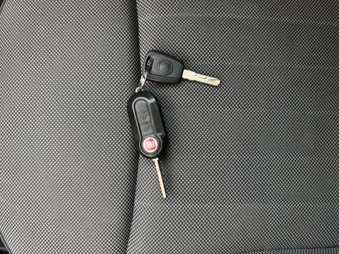 Fiat 500 0.9 TwinAir Lounge *PANO | AIRCO | PDC | COMFORT-SEATS | RADIO-CD/MP3 | 15''ALU*