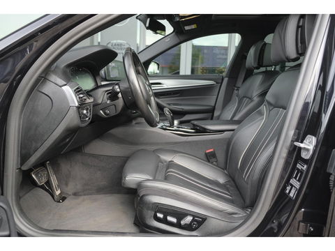 BMW 5 Serie Touring 520i M-Sport 184pk Panoramadak Comfortstoelen Virtual cockpit Camera NLauto