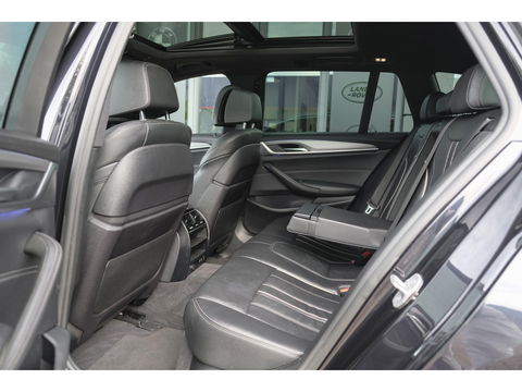 BMW 5 Serie Touring 520i M-Sport 184pk Panoramadak Comfortstoelen Virtual cockpit Camera NLauto