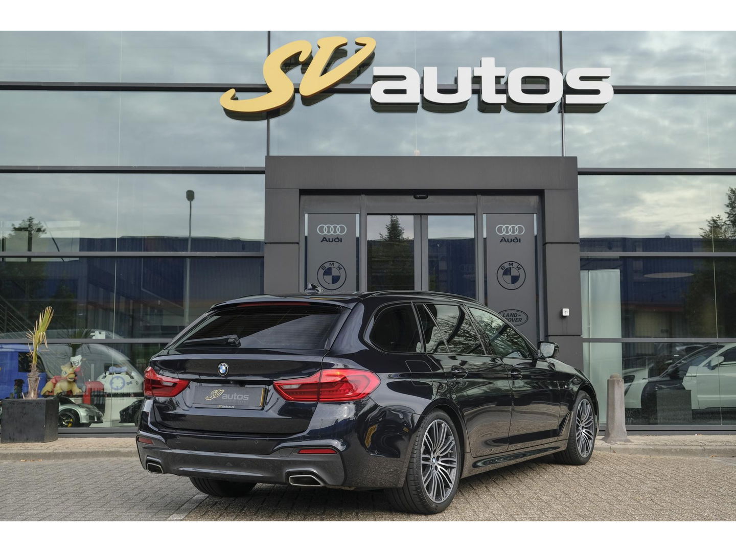 BMW 5 Serie Touring 520i M-Sport 184pk Panoramadak Comfortstoelen Virtual cockpit Camera NLauto