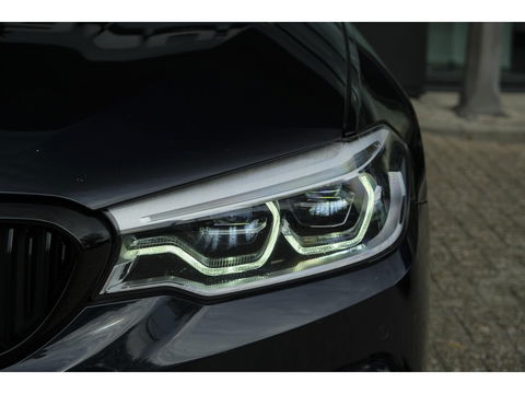 BMW 5 Serie Touring 520i M-Sport 184pk Panoramadak Comfortstoelen Virtual cockpit Camera NLauto