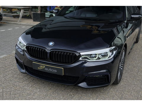 BMW 5 Serie Touring 520i M-Sport 184pk Panoramadak Comfortstoelen Virtual cockpit Camera NLauto