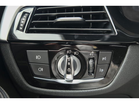 BMW 5 Serie Touring 520i M-Sport 184pk Panoramadak Comfortstoelen Virtual cockpit Camera NLauto