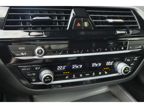 BMW 5 Serie Touring 520i M-Sport 184pk Panoramadak Comfortstoelen Virtual cockpit Camera NLauto