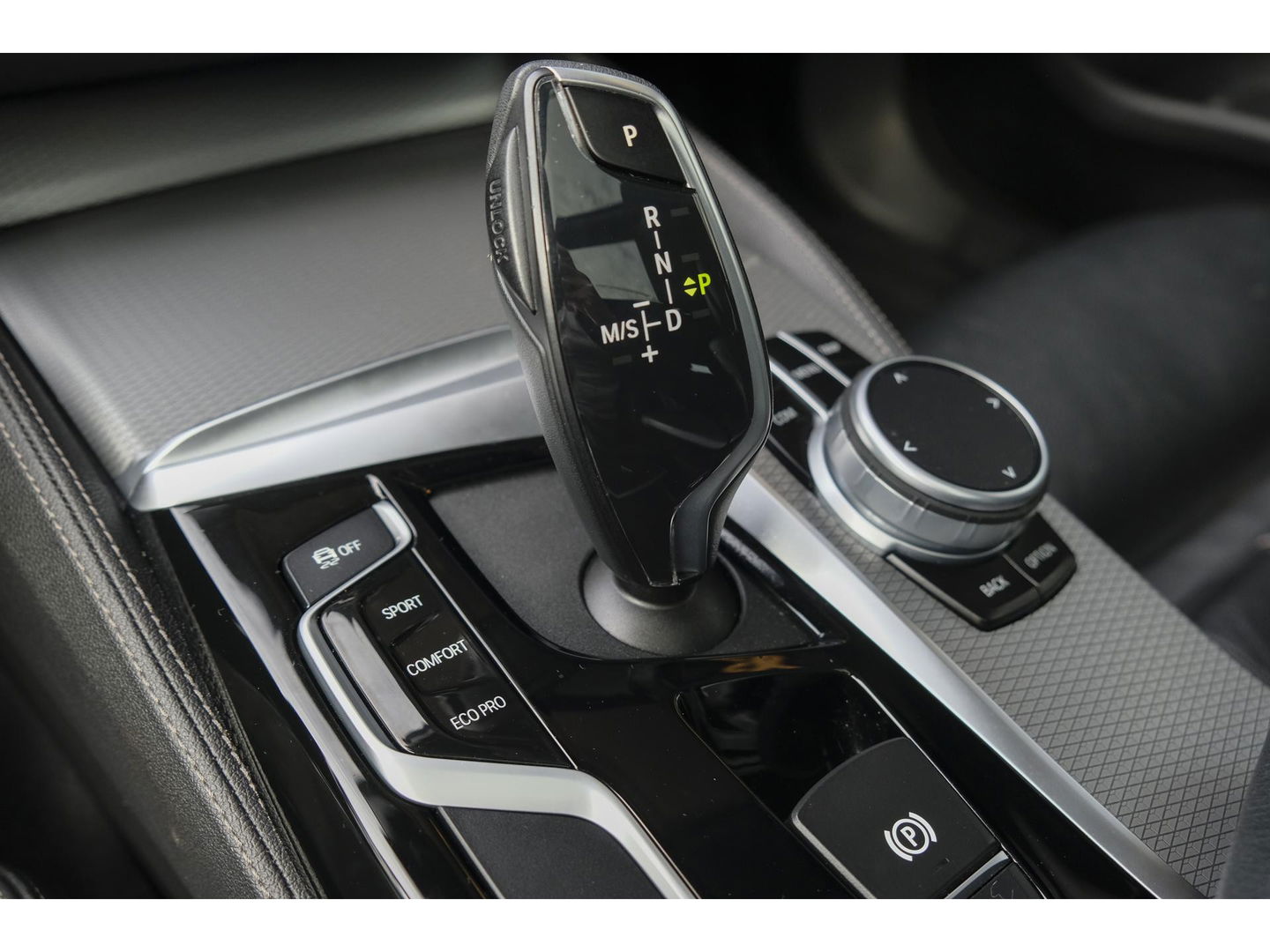 BMW 5 Serie Touring 520i M-Sport 184pk Panoramadak Comfortstoelen Virtual cockpit Camera NLauto