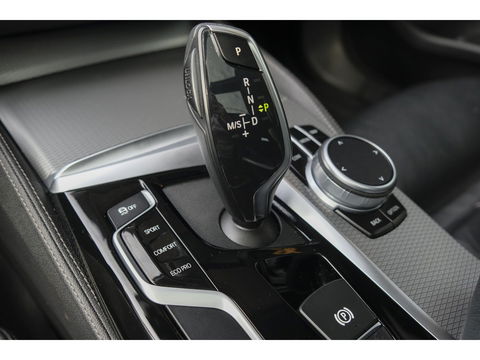BMW 5 Serie Touring 520i M-Sport 184pk Panoramadak Comfortstoelen Virtual cockpit Camera NLauto