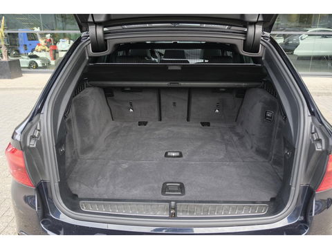 BMW 5 Serie Touring 520i M-Sport 184pk Panoramadak Comfortstoelen Virtual cockpit Camera NLauto