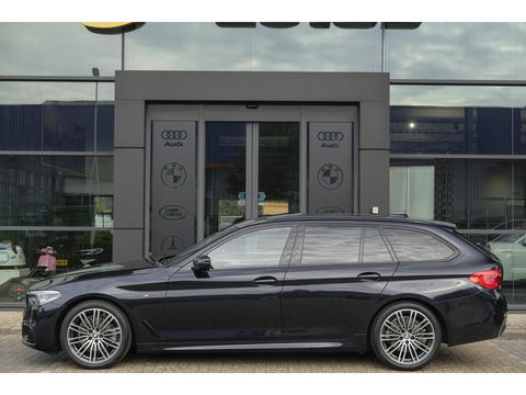 BMW 5 Serie Touring 520i M-Sport 184pk Panoramadak Comfortstoelen Virtual cockpit Camera NLauto