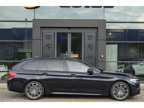 BMW 5 Serie Touring 520i M-Sport 184pk Panoramadak Comfortstoelen Virtual cockpit Camera NLauto