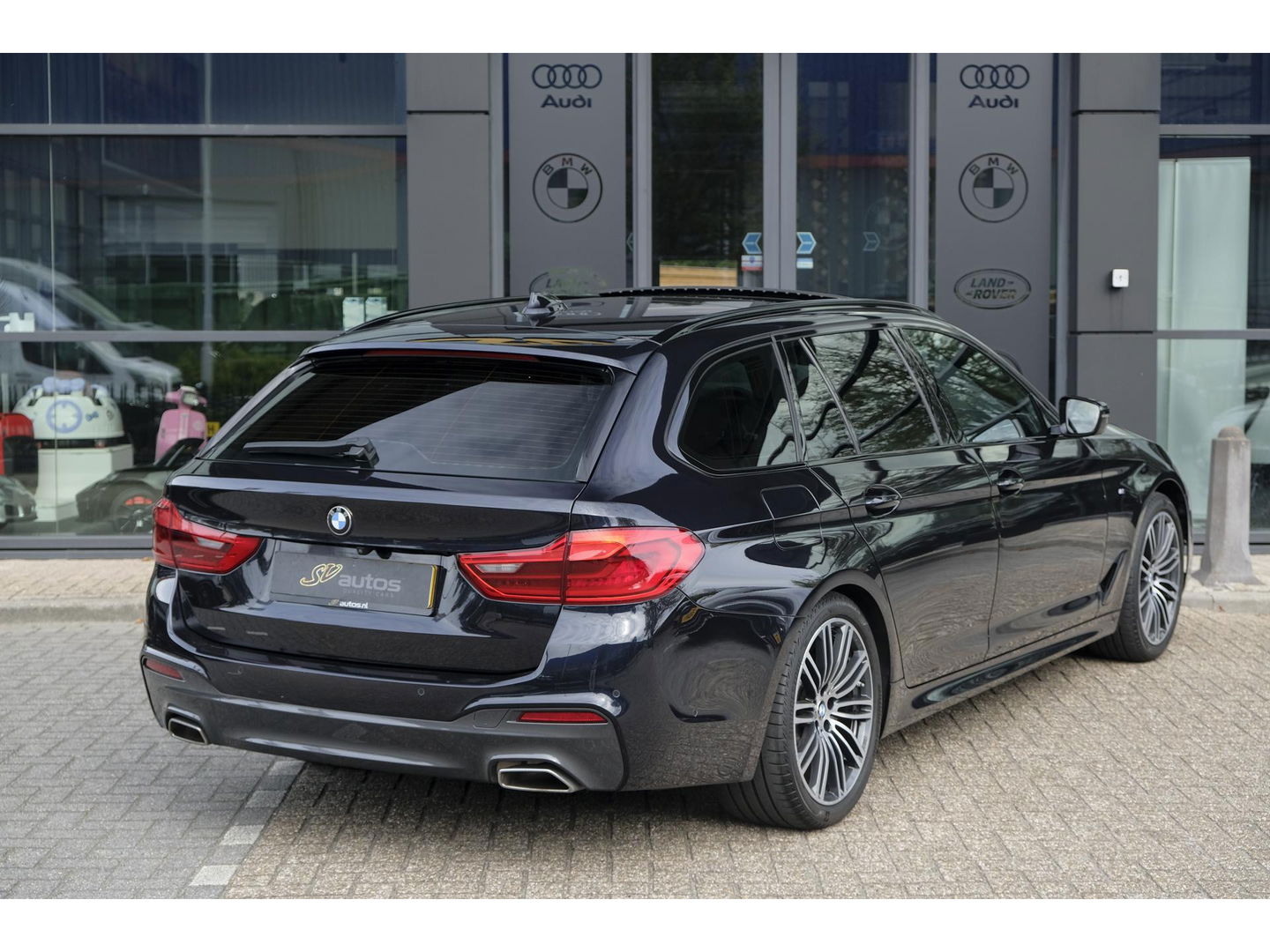 BMW 5 Serie Touring 520i M-Sport 184pk Panoramadak Comfortstoelen Virtual cockpit Camera NLauto
